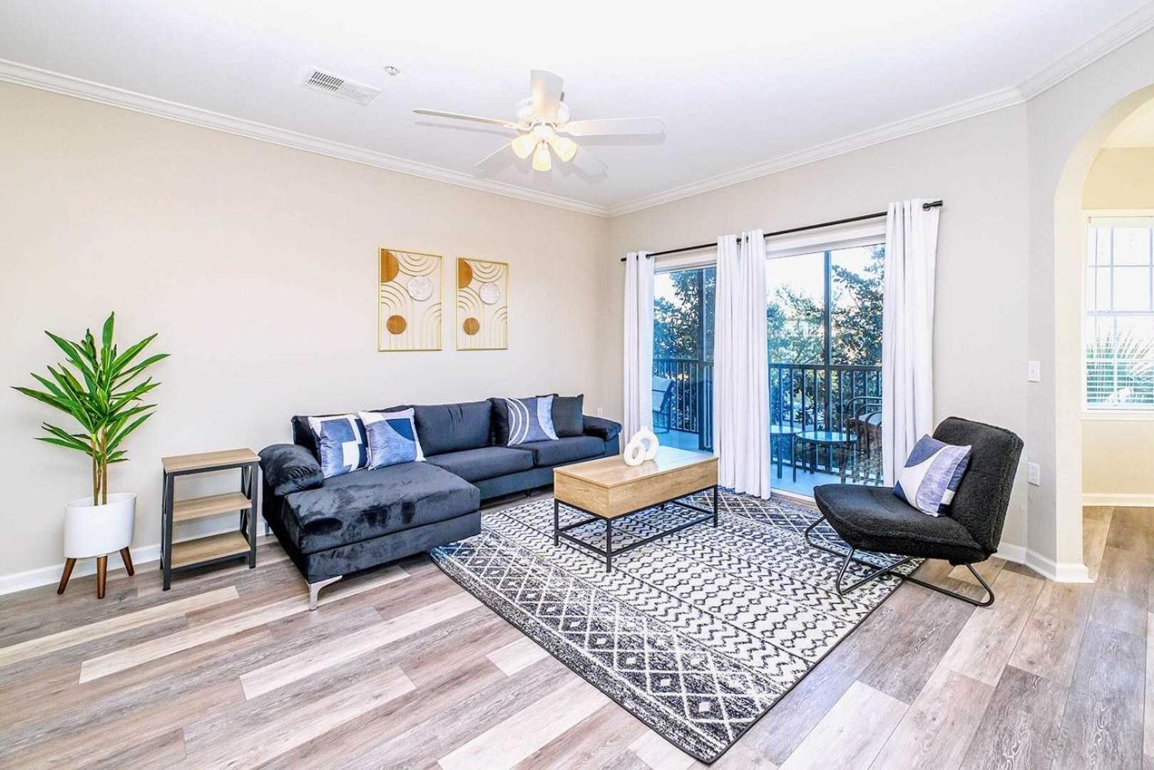 Cozy 2br - Private Balcony - Near *