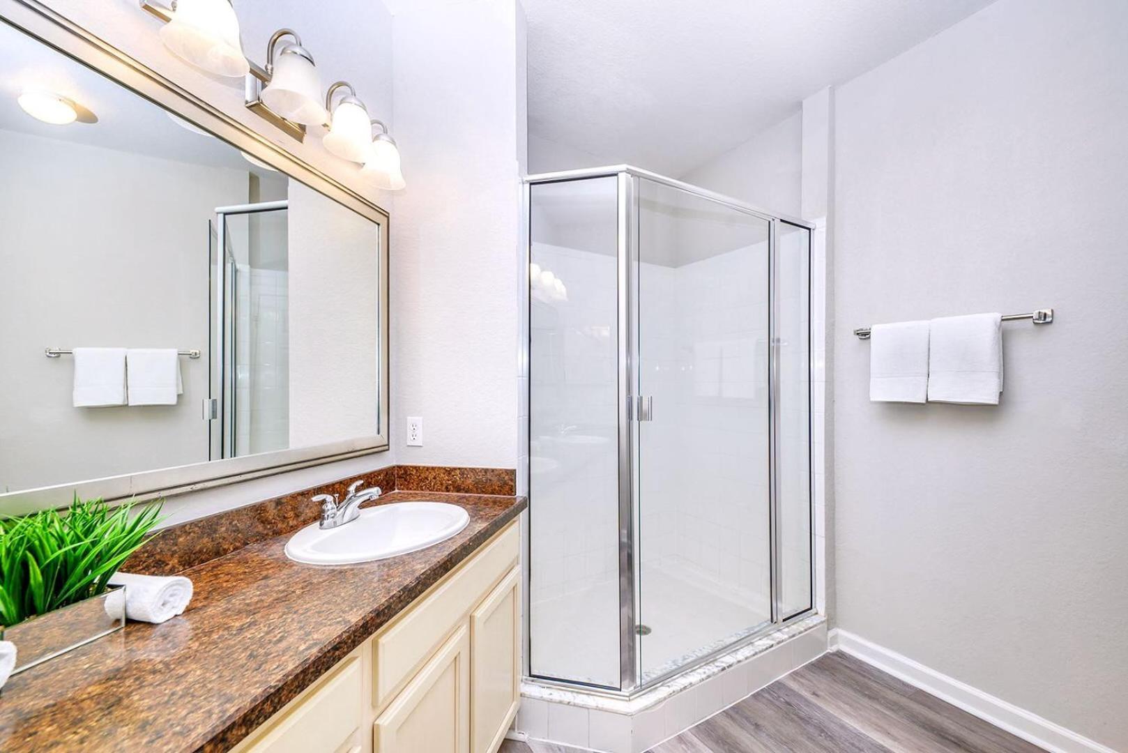 Casa de férias Cozy 2br - Private Balcony - Near Orlando