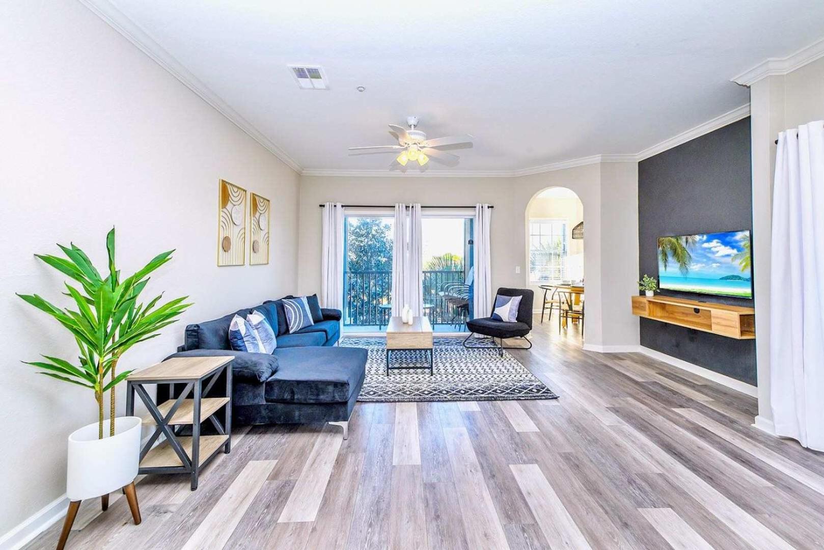 Casa de férias Cozy 2br - Private Balcony - Near Orlando